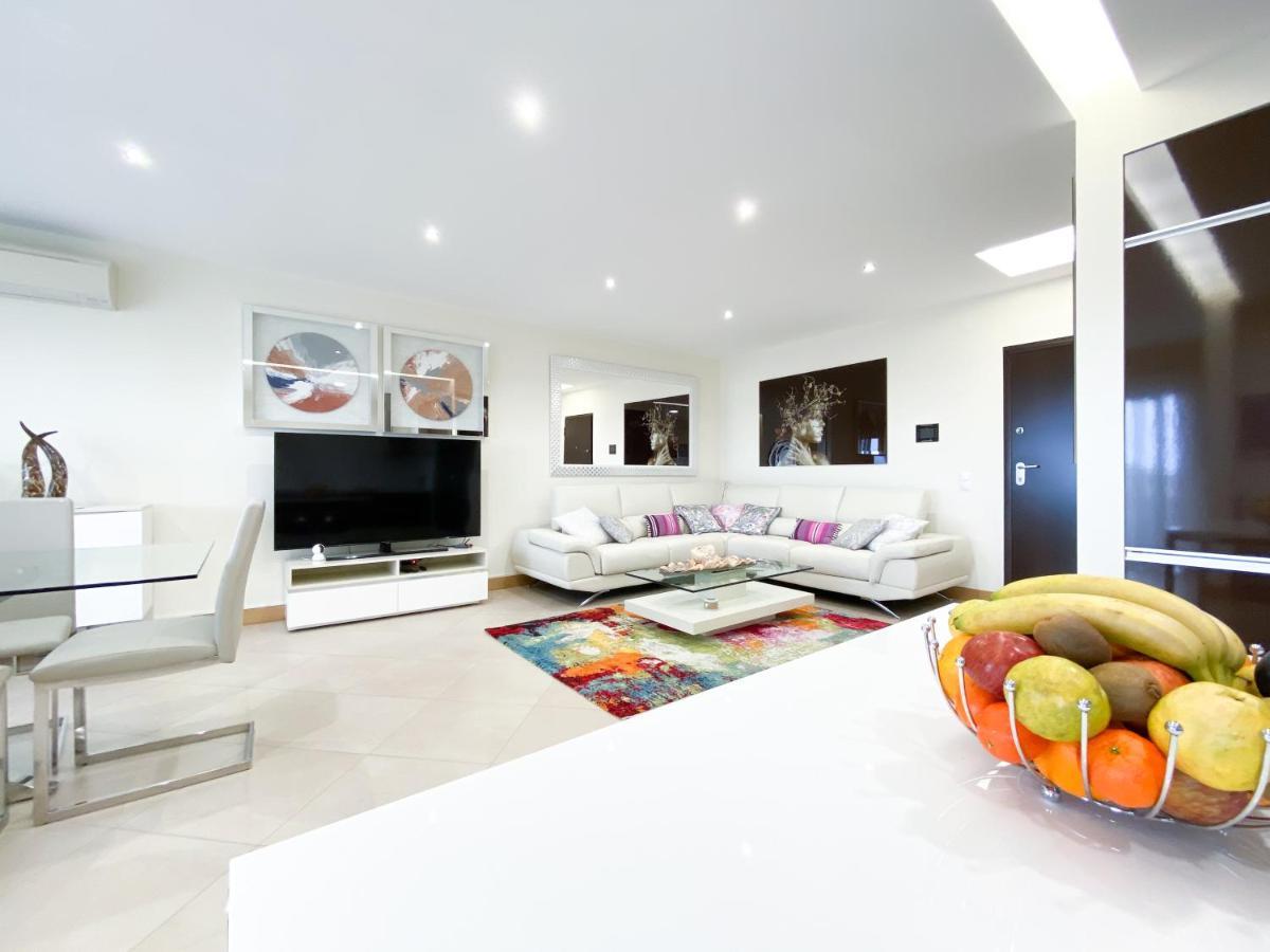 Luxury Condominium Apartment With Swimming Pool #1903 라고스 외부 사진
