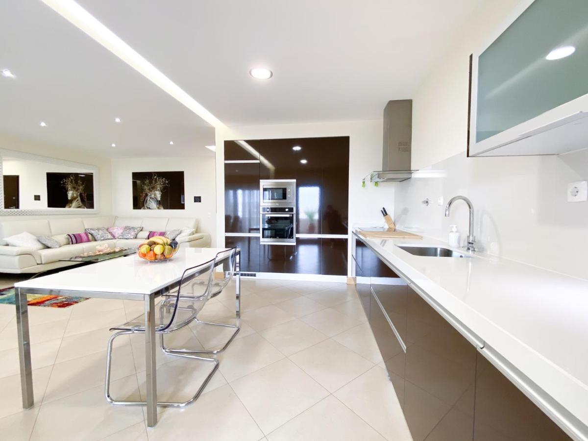 Luxury Condominium Apartment With Swimming Pool #1903 라고스 외부 사진