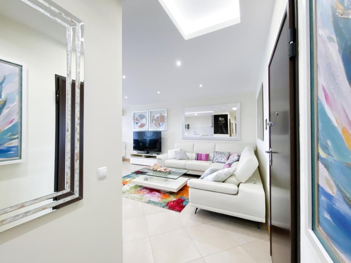 Luxury Condominium Apartment With Swimming Pool #1903 라고스 외부 사진