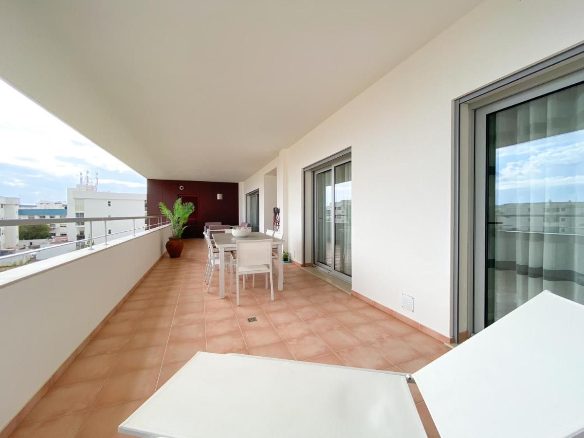 Luxury Condominium Apartment With Swimming Pool #1903 라고스 외부 사진