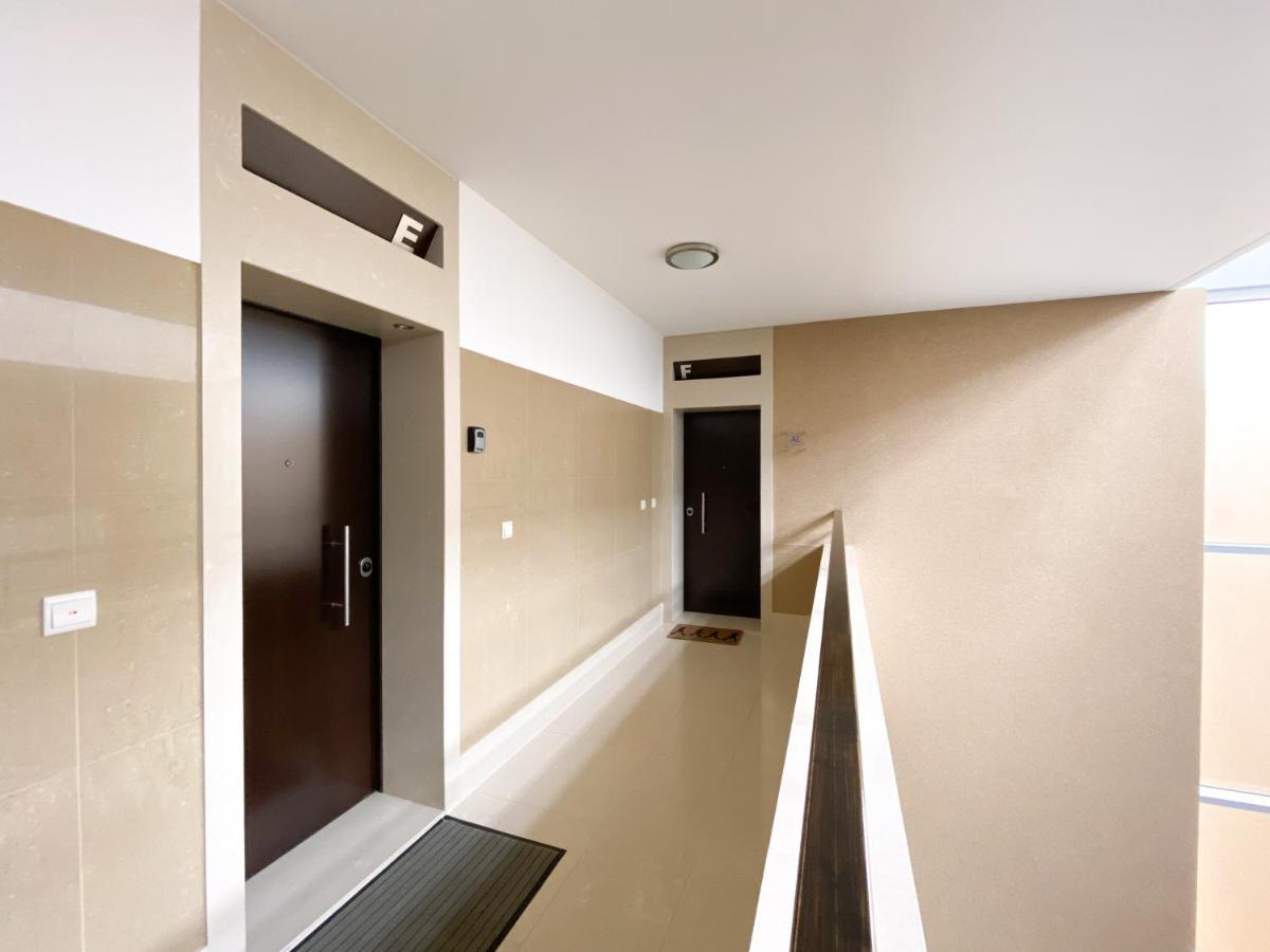 Luxury Condominium Apartment With Swimming Pool #1903 라고스 외부 사진