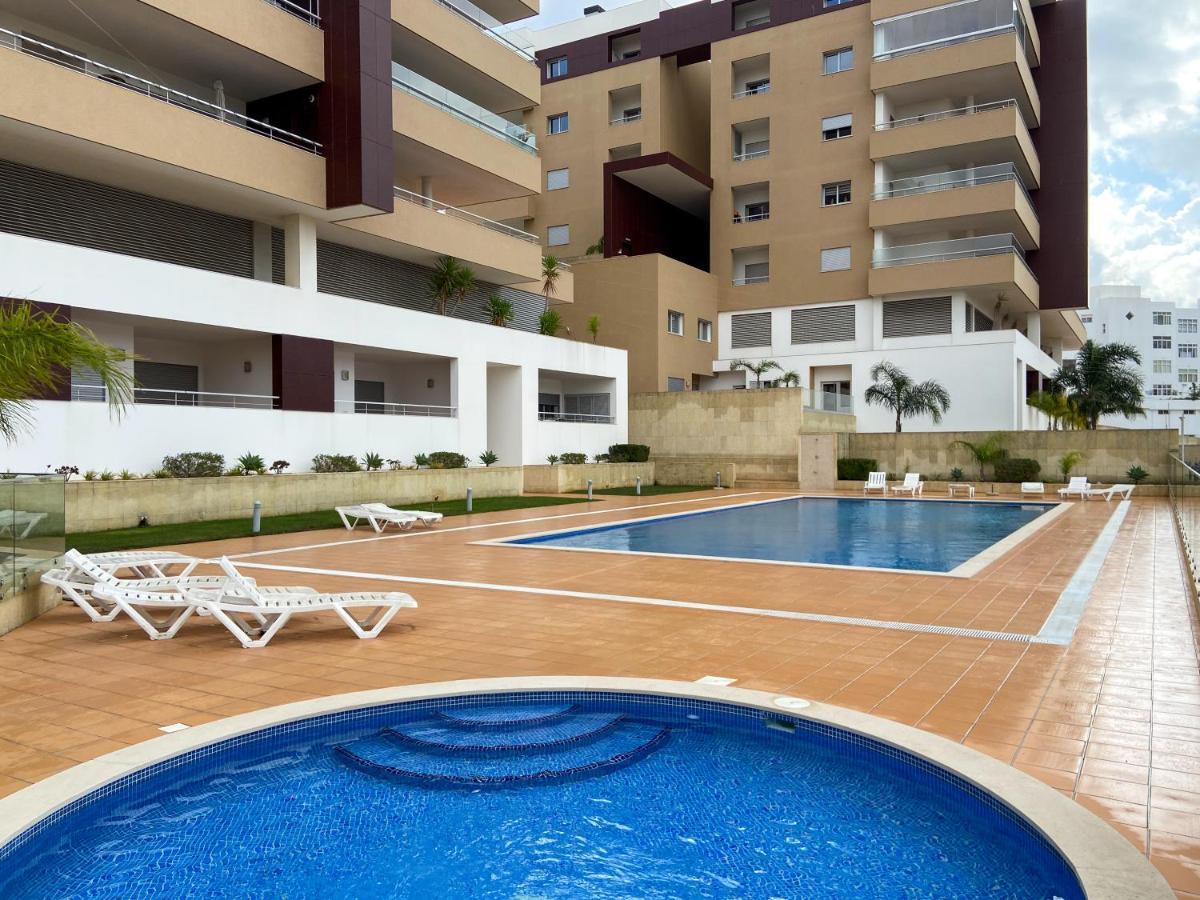 Luxury Condominium Apartment With Swimming Pool #1903 라고스 외부 사진
