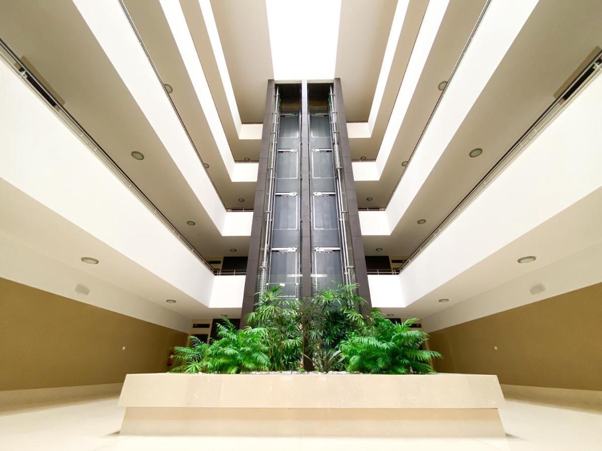 Luxury Condominium Apartment With Swimming Pool #1903 라고스 외부 사진
