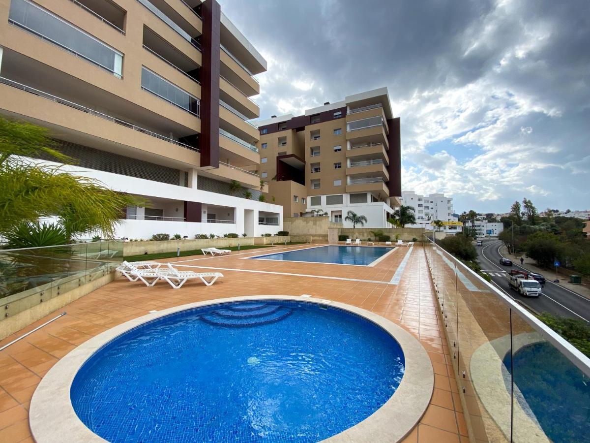 Luxury Condominium Apartment With Swimming Pool #1903 라고스 외부 사진